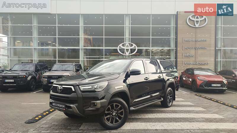 2023 toyota hilux