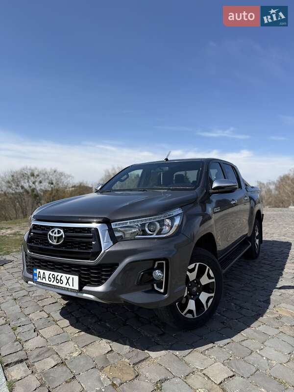 2019 toyota hilux