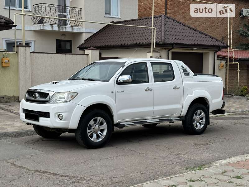 2011 toyota hilux