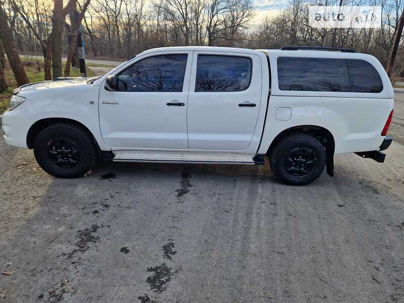 2011 toyota hilux