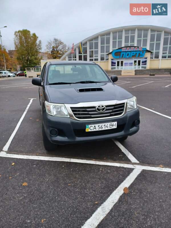 2012 toyota hilux