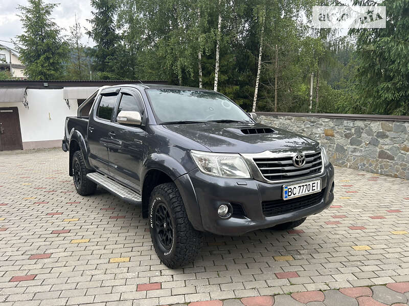 2013 toyota hilux