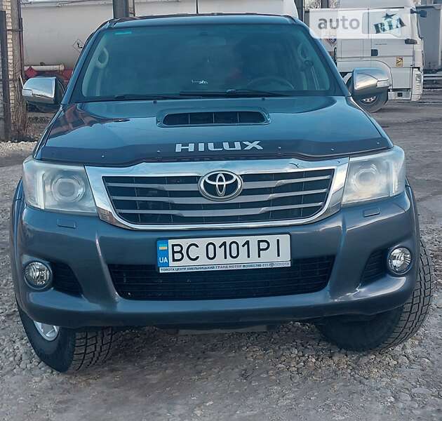 2012 toyota hilux