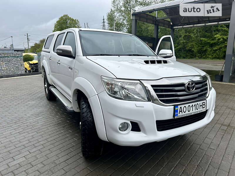 2011 toyota hilux