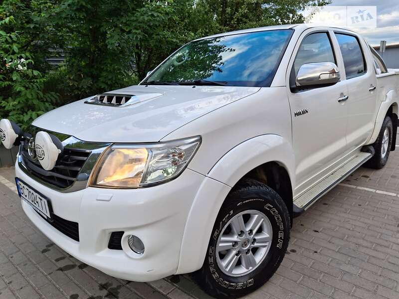2012 toyota hilux
