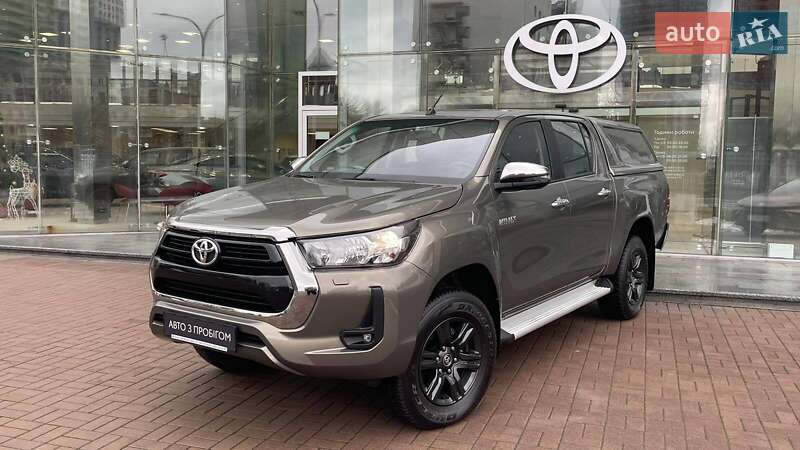 2023 toyota hilux