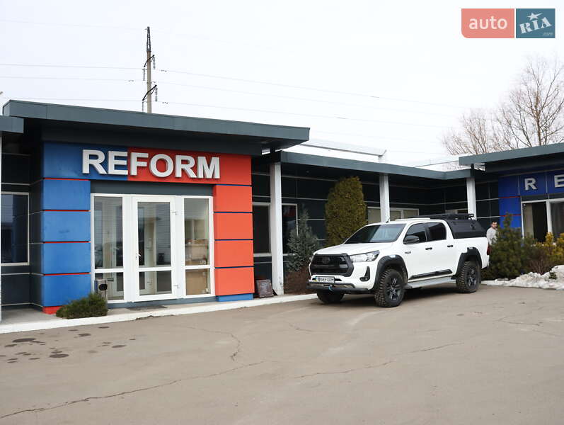 2023 toyota hilux