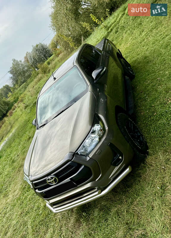 2021 toyota hilux