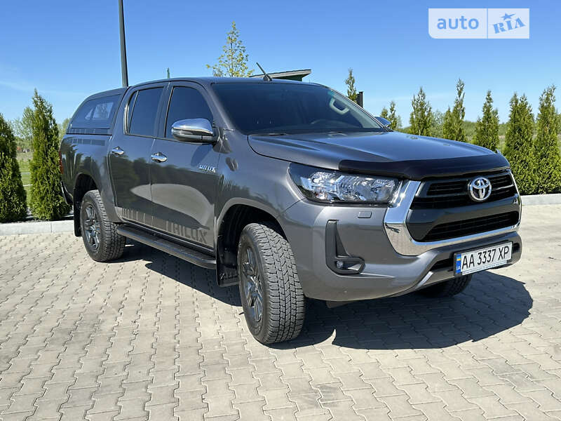 2022 toyota hilux