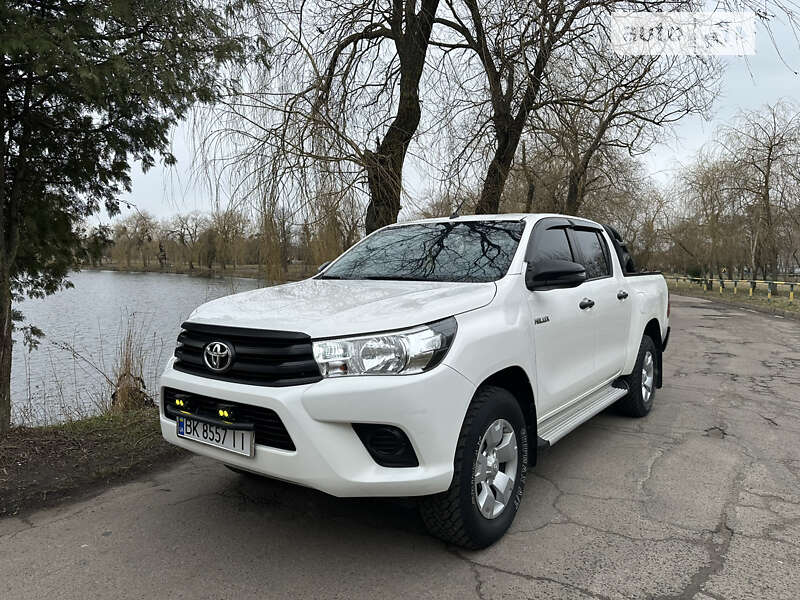 2019 toyota hilux