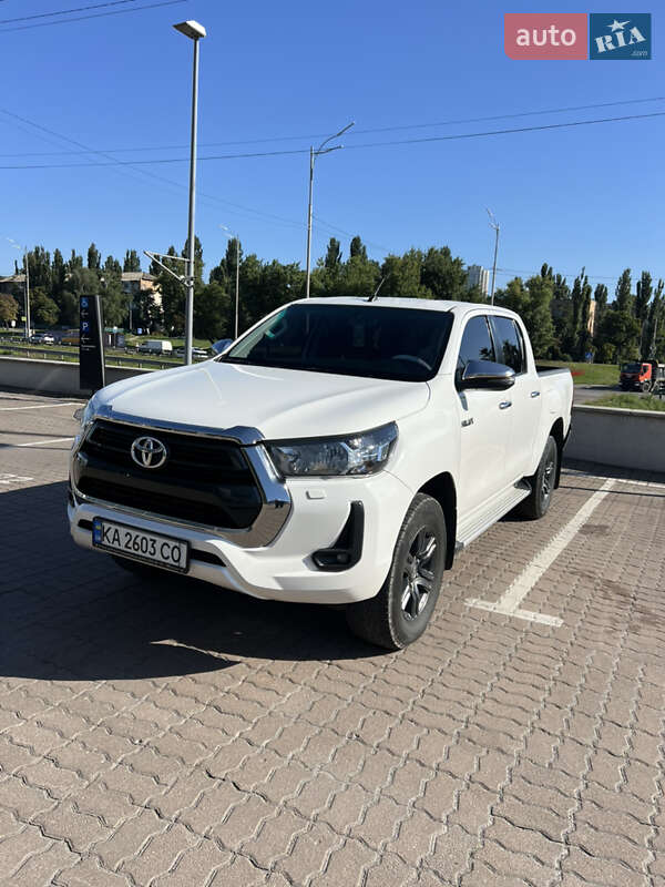 2020 toyota hilux