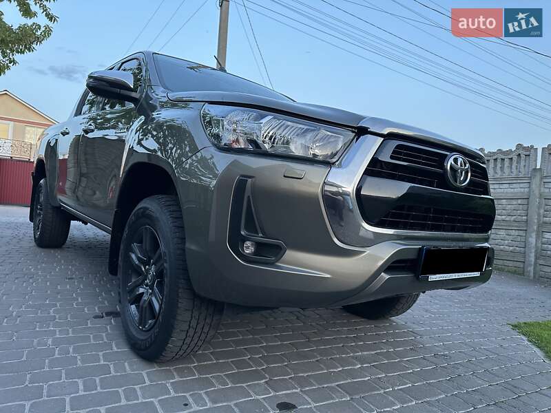 2021 toyota hilux