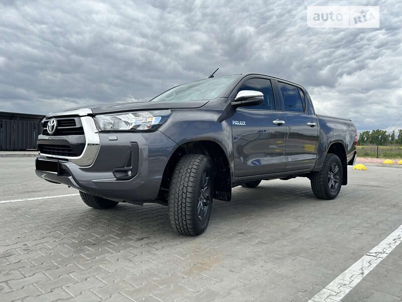 2022 toyota hilux