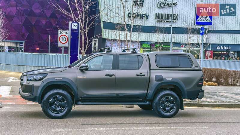 2022 toyota hilux
