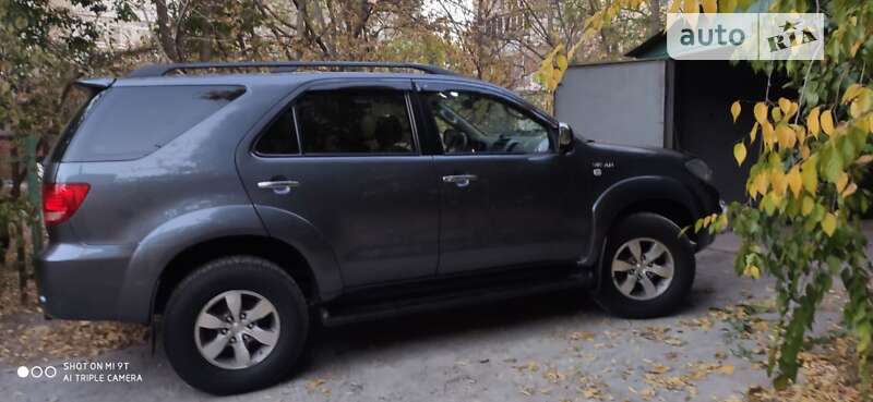 2006 toyota fortuner