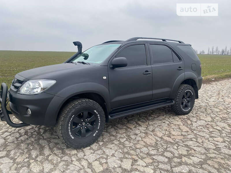 2005 toyota fortuner
