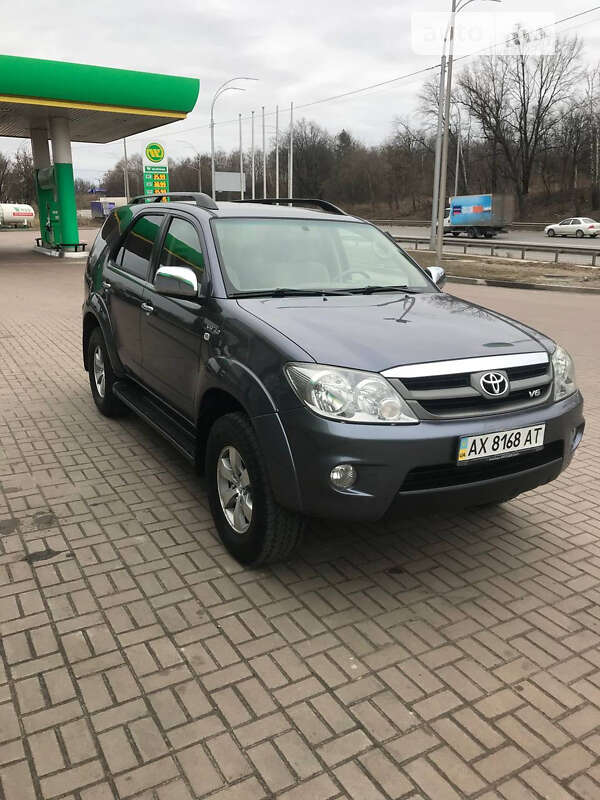 2006 toyota fortuner