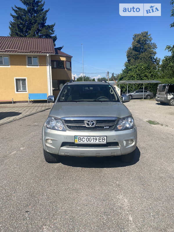 2006 toyota fortuner