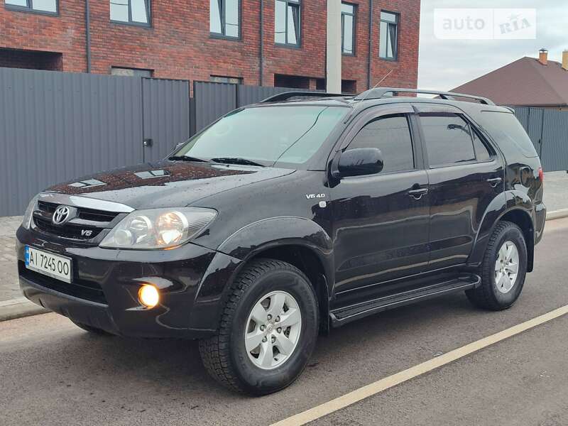 2005 toyota fortuner
