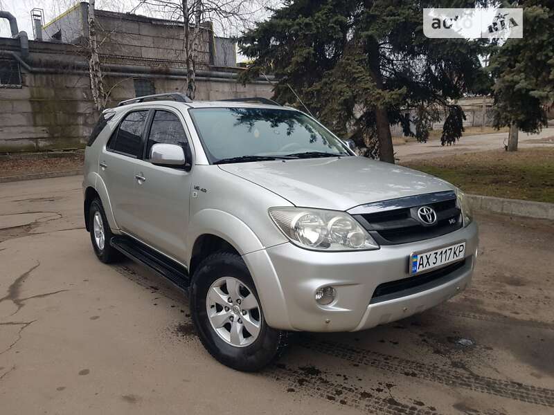 2006 toyota fortuner