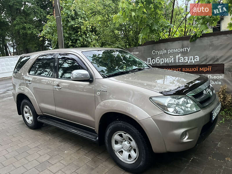 2006 toyota fortuner