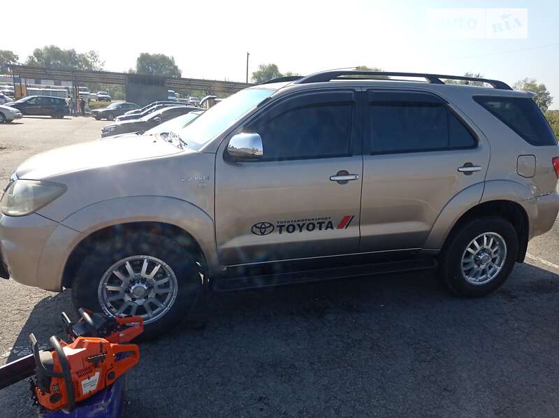 2006 toyota fortuner