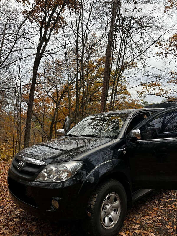 2005 toyota fortuner