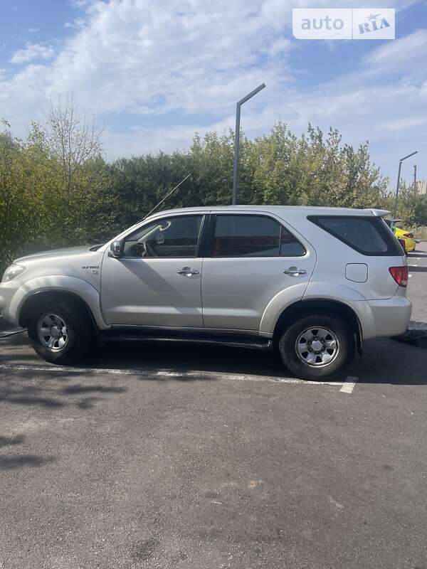 2006 toyota fortuner