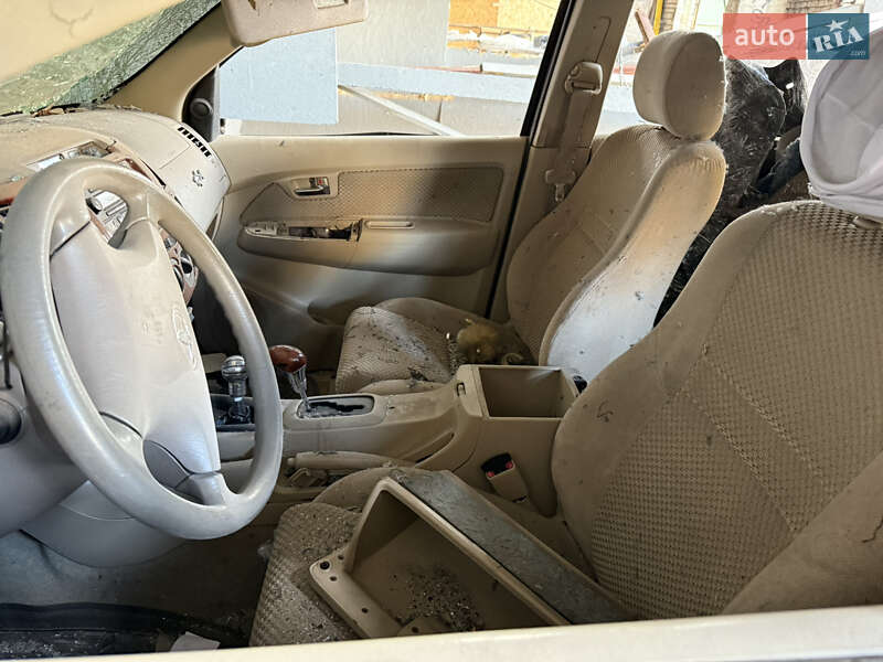 2006 toyota fortuner