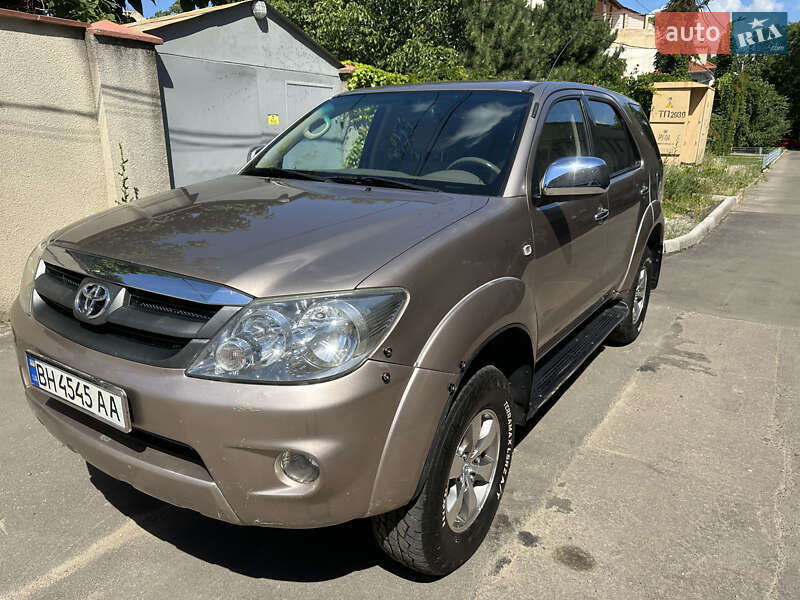 2006 toyota fortuner