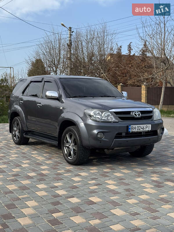 2006 toyota fortuner