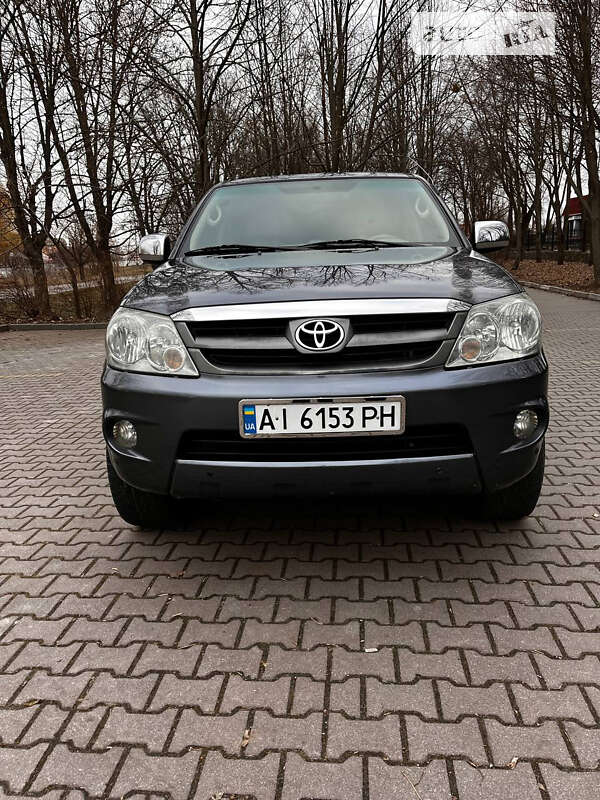 2006 toyota fortuner