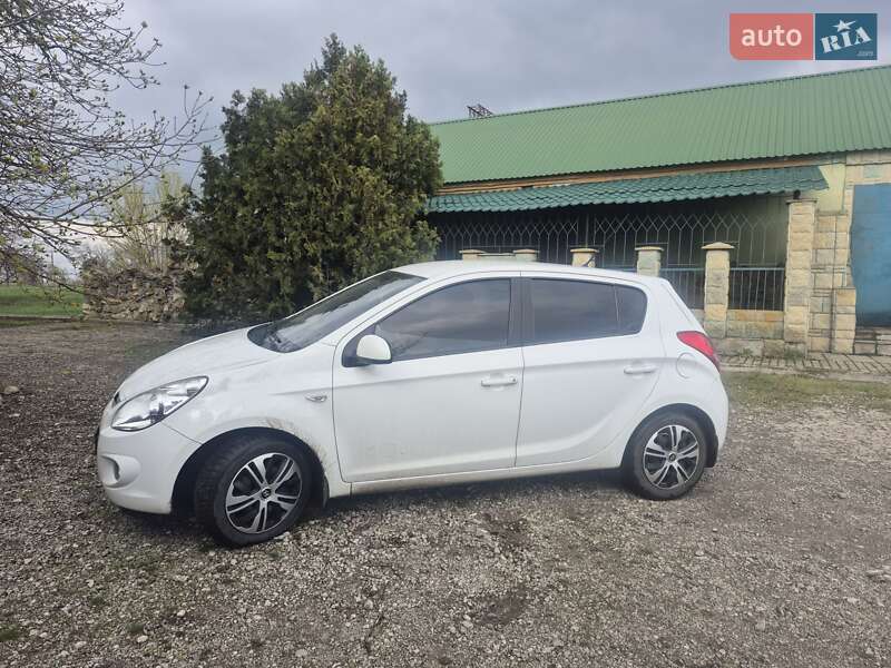2011 hyundai i20