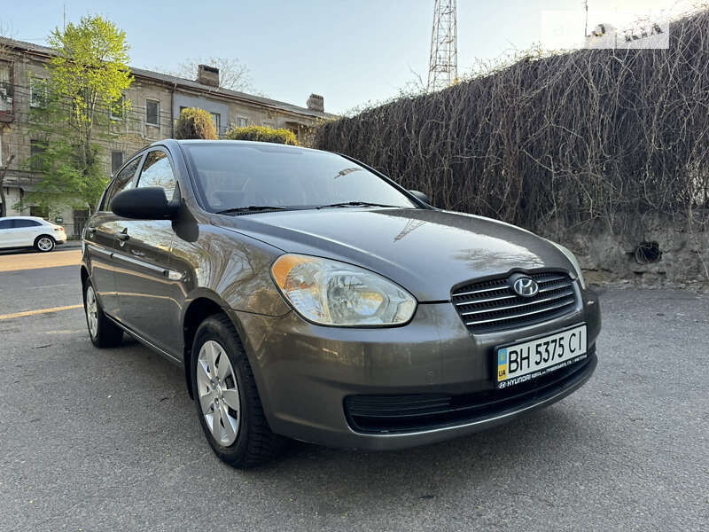 2010 hyundai accent