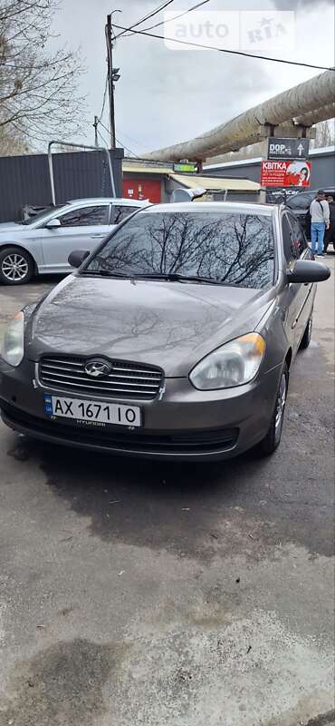 2010 hyundai accent