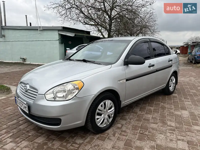 2010 hyundai accent