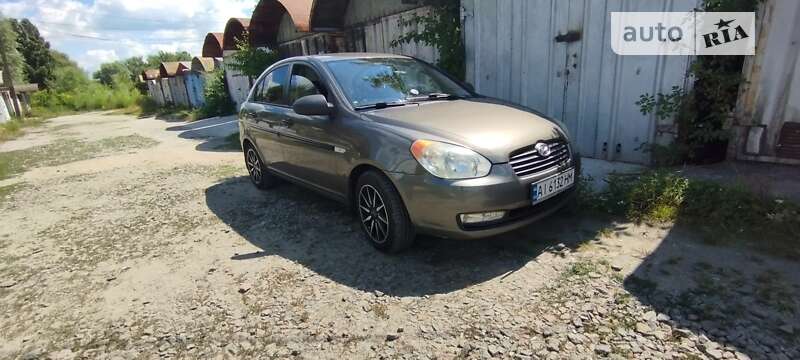 2010 hyundai accent
