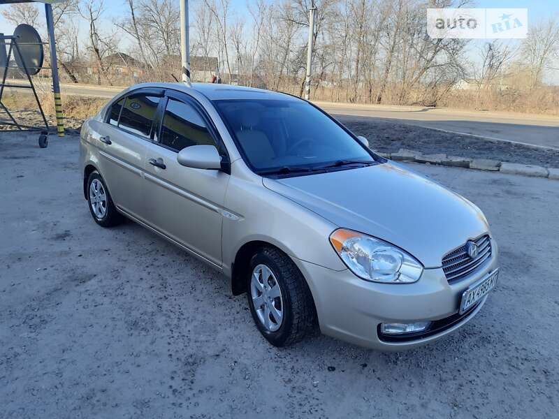 2010 hyundai accent