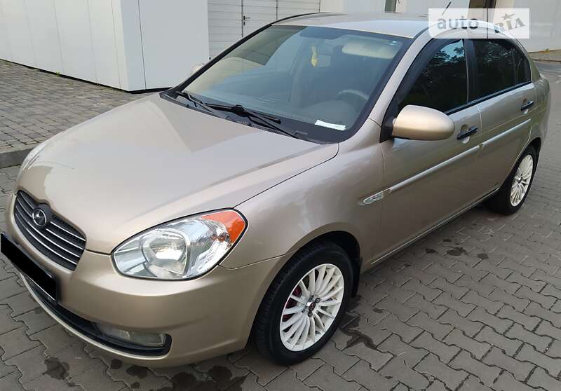 2010 hyundai accent