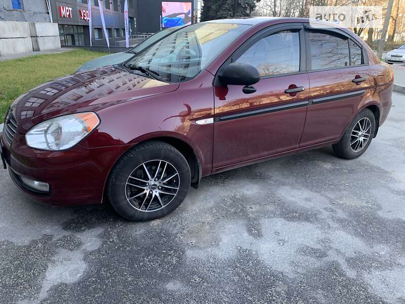 2010 hyundai accent