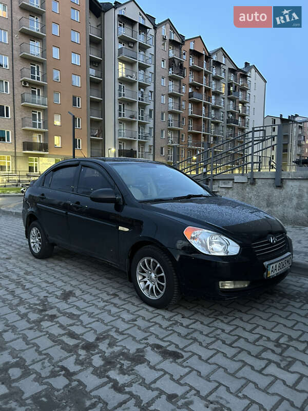 2010 hyundai accent