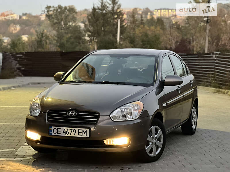 2010 hyundai accent