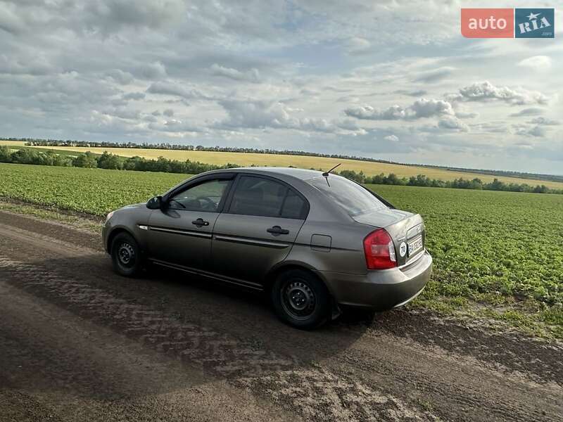 2010 hyundai accent
