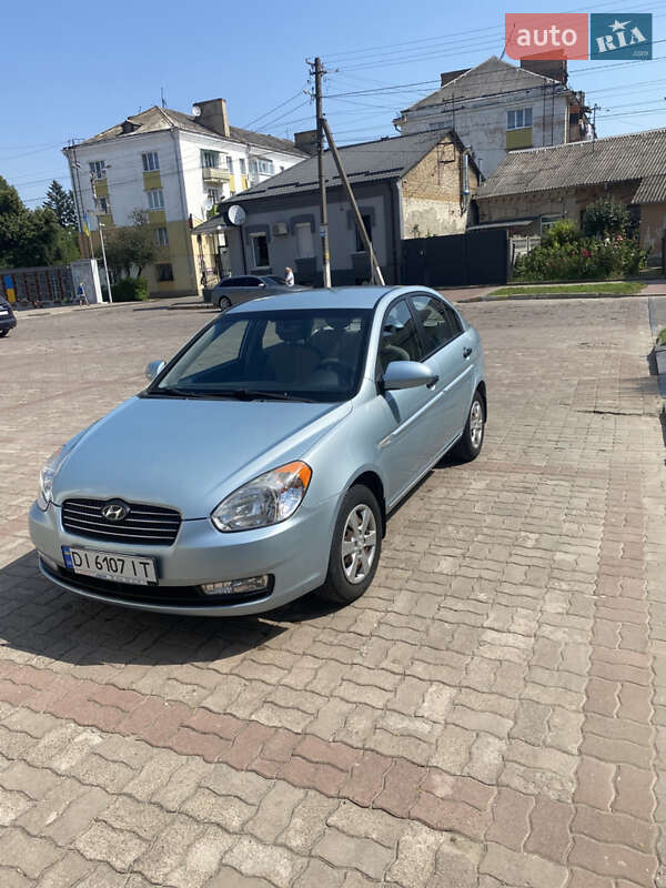 2010 hyundai accent