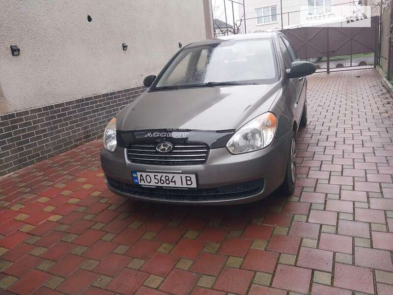 2010 hyundai accent