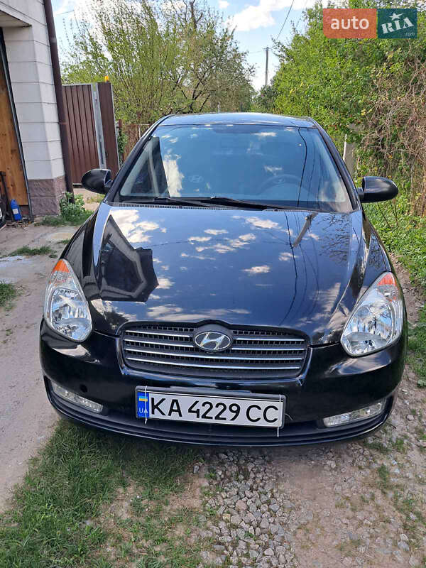 2010 hyundai accent