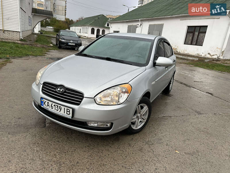 2010 hyundai accent