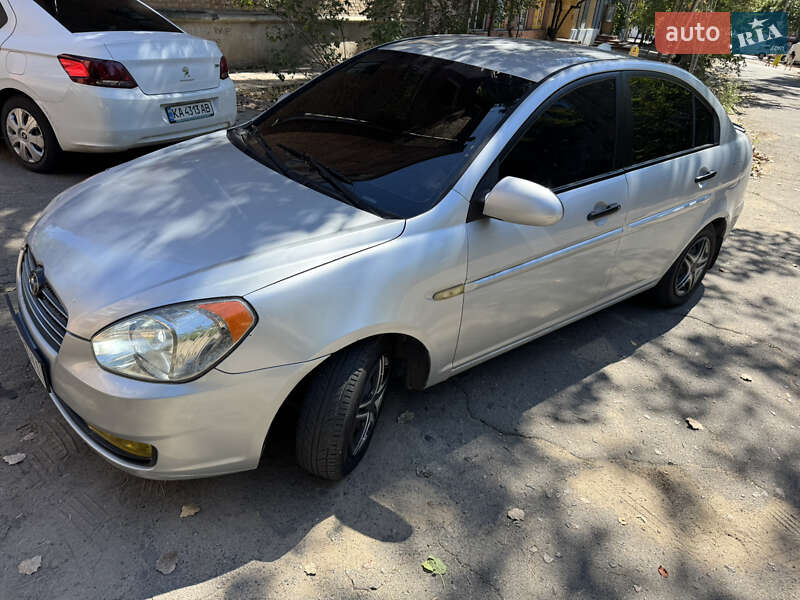 2008 hyundai accent