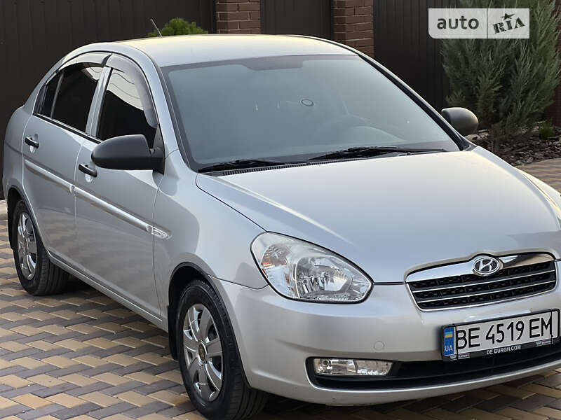 2011 hyundai accent