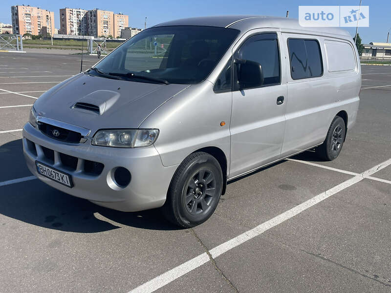2003 hyundai h-1